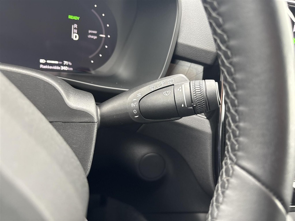 Volvo XC40 Recharge Extended Range Plus 252HK 5d Aut. - Image 13