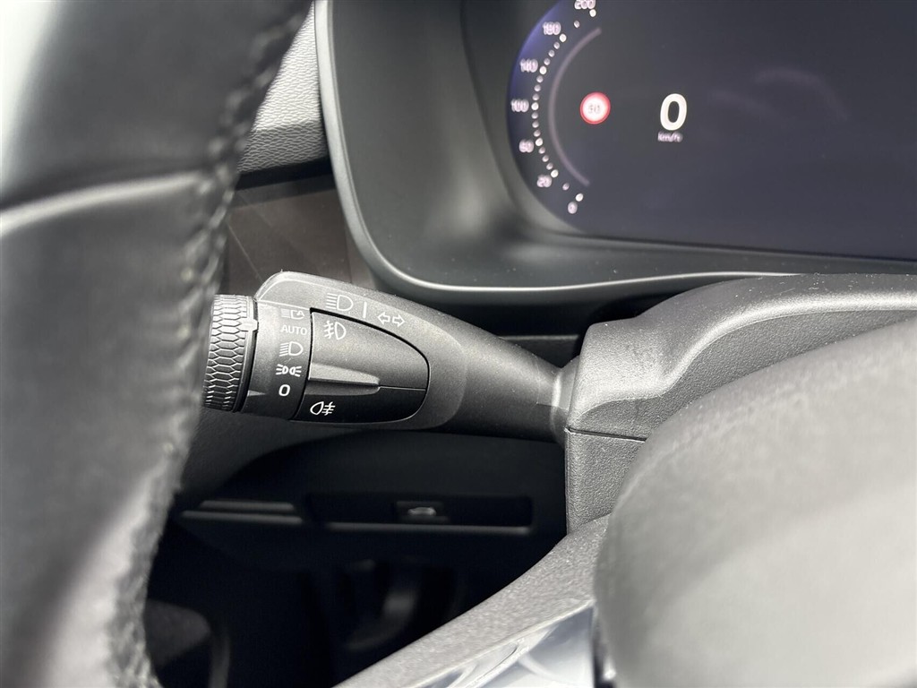 Volvo XC40 Recharge Extended Range Plus 252HK 5d Aut. - Image 14