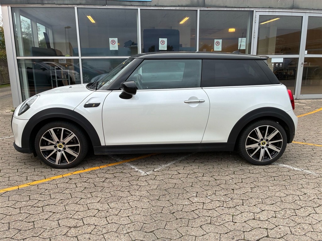 Mini Cooper SE EL Essential 184HK 3d Aut. - Image 3