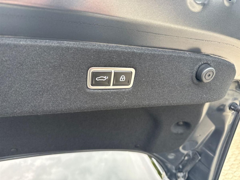 Hyundai Ioniq 6 Electric 77,4 kWh Ultimate 229HK Aut. - Image 18