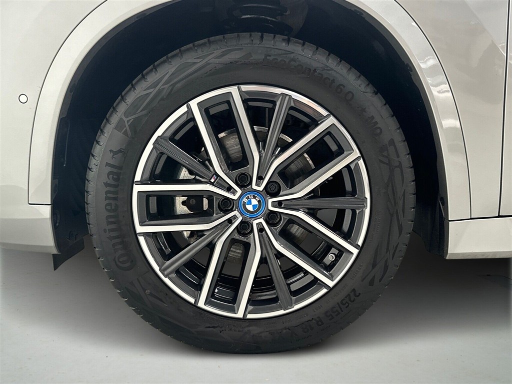 BMW iX1 eDrive20 EL M-Sport 204HK 5d Aut. - Image 9