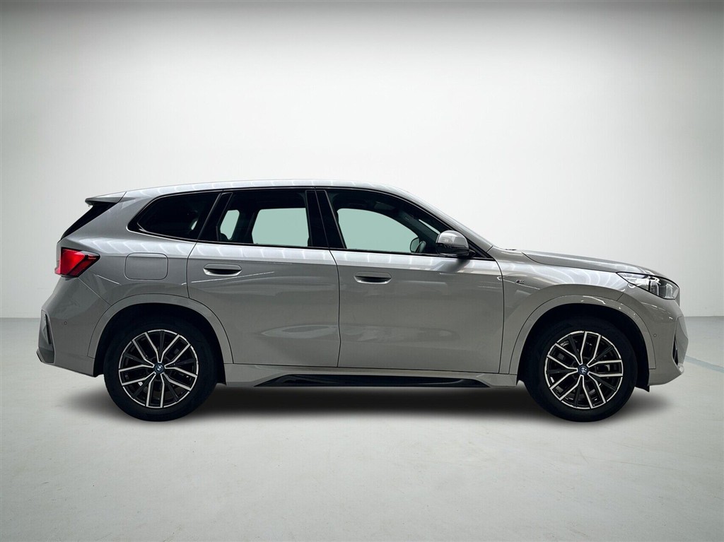 BMW iX1 xDrive30 EL M-Sport 4x4 313HK 5d Aut. - Image 6