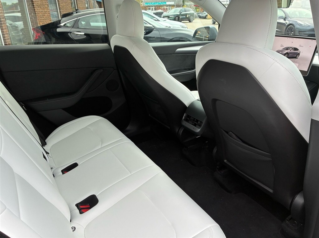 Tesla Model Y EL Long Range AWD 514HK 5d Aut. - Image 9