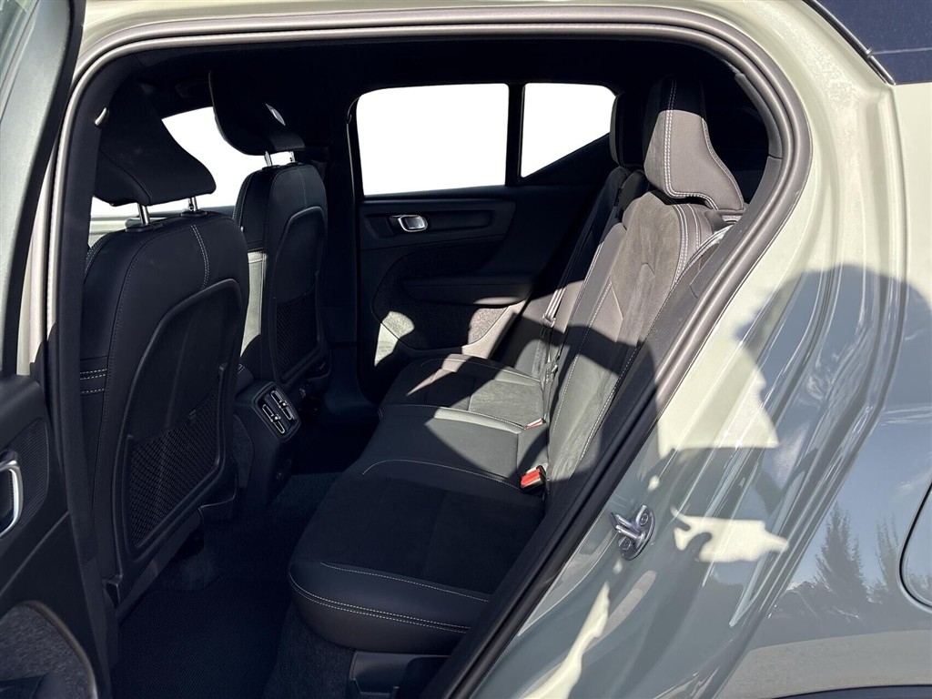 Volvo XC40 Recharge Extended Range Plus 252HK 5d Aut. - Image 5