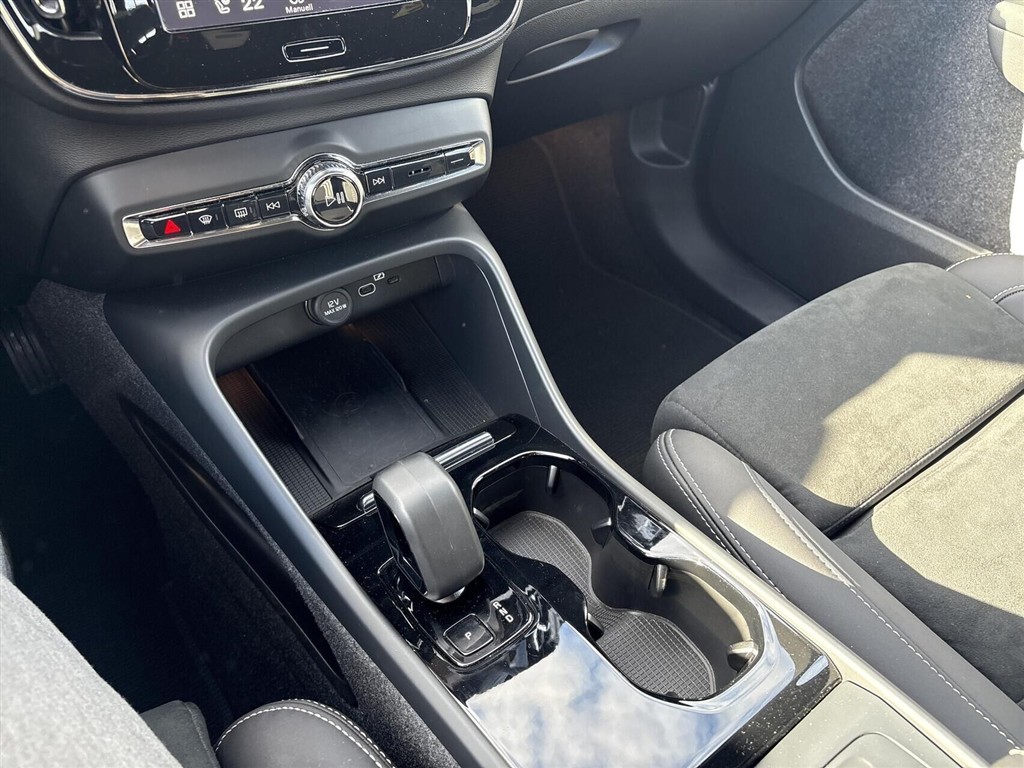 Volvo XC40 Recharge Extended Range Plus 252HK 5d Aut. - Image 9