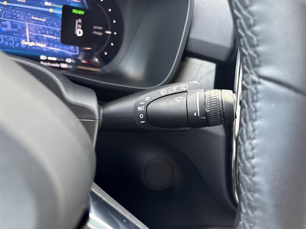 Volvo XC40 Recharge Extended Range Plus 252HK 5d Aut. - Image 13