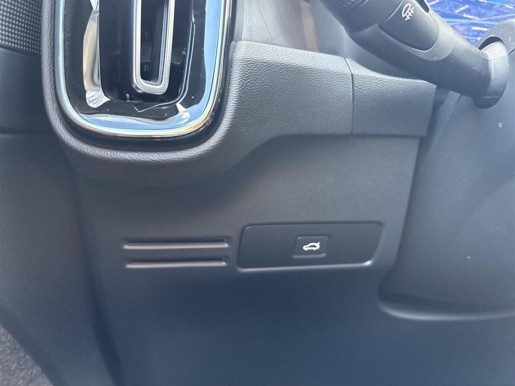 Volvo XC40 Recharge Extended Range Plus 252HK 5d Aut. - Image 15
