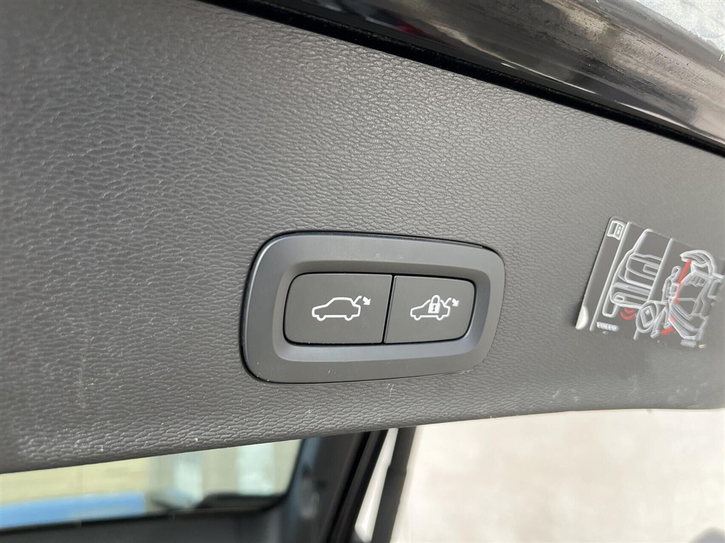 Volvo C40 P8 Recharge Twin Ultimate AWD 408HK 4d Aut. - Image 11