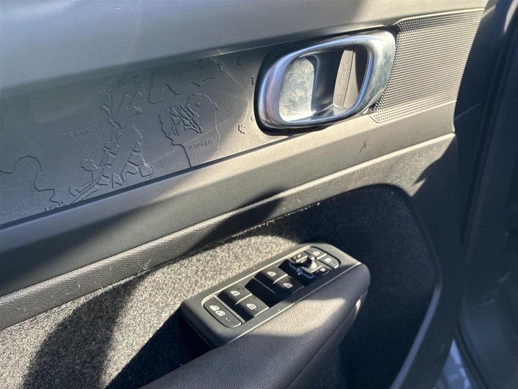 Volvo C40 P6 Recharge Core 231HK 4d Aut. - Image 16