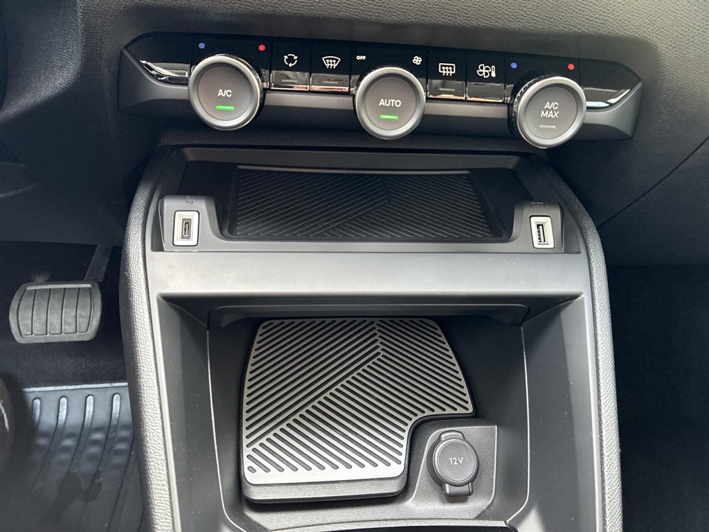 Citroën e-C4 X EL Max 156HK 5d Aut. - Image 16