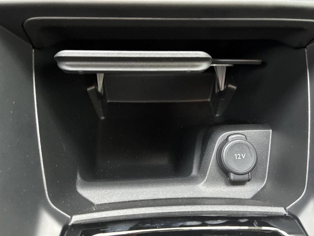 Citroën e-C4 X EL Max 156HK 5d Aut. - Image 17