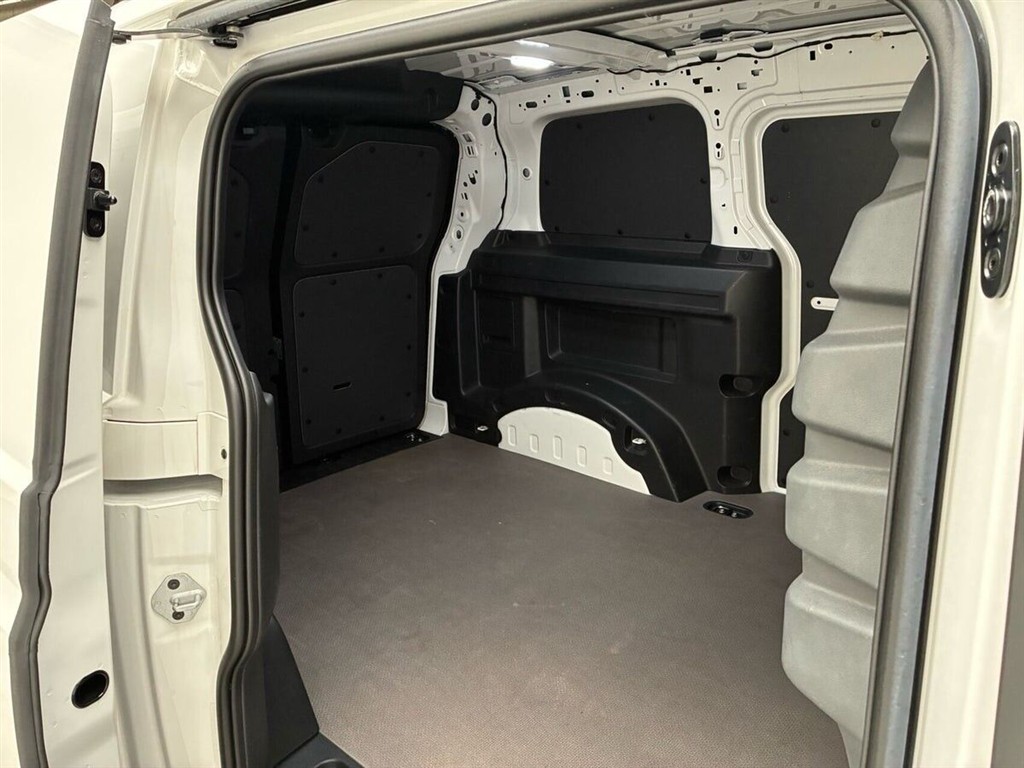 VW ID.Buzz Cargo EL Pro 204HK Van Aut. - Image 13