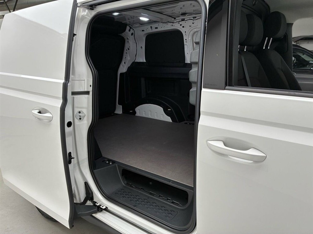 VW ID.Buzz Cargo EL Pro 204HK Van Aut. - Image 14