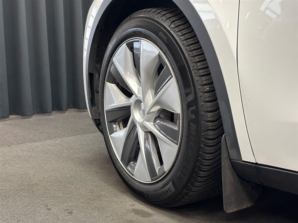 Tesla Model Y EL Long Range AWD 514HK 5d Aut. - Image 6