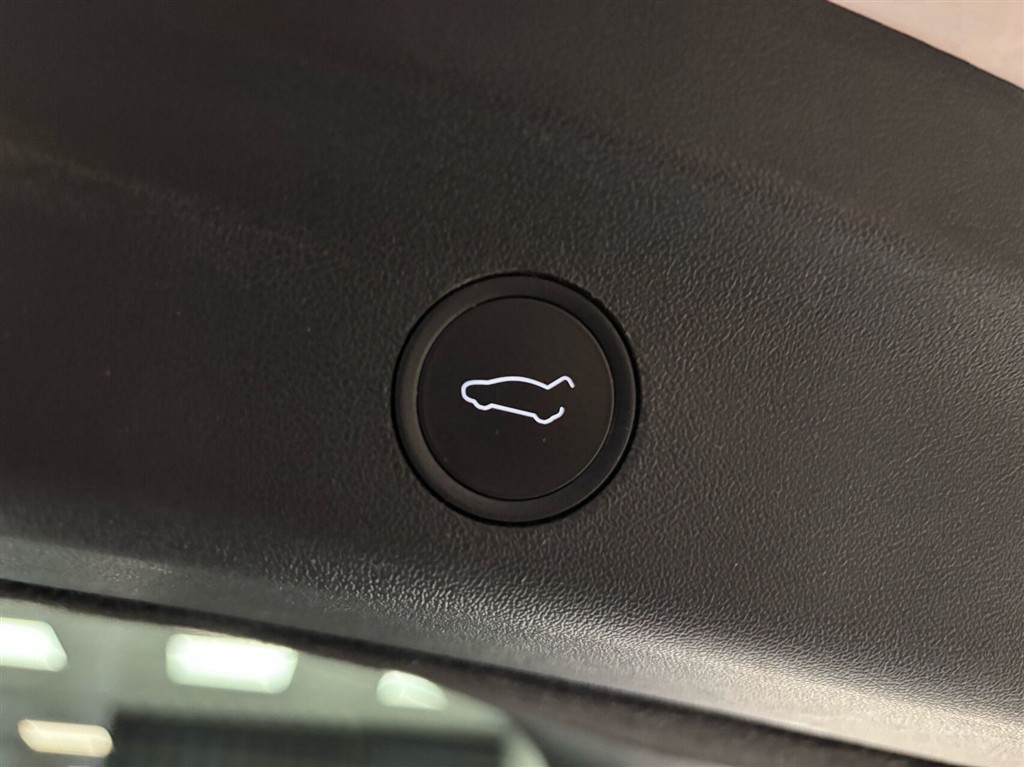 Tesla Model Y EL Long Range AWD 514HK 5d Aut. - Image 10