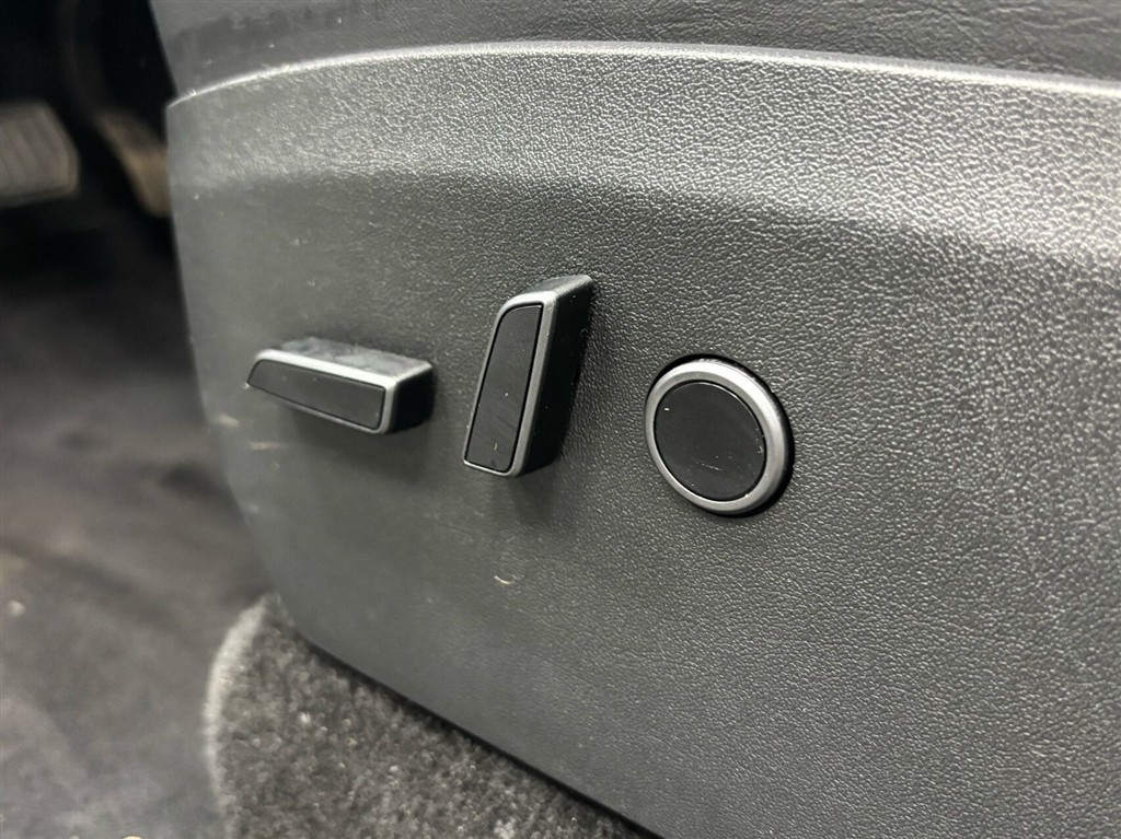 Tesla Model Y EL Long Range AWD 514HK 5d Aut. - Image 14