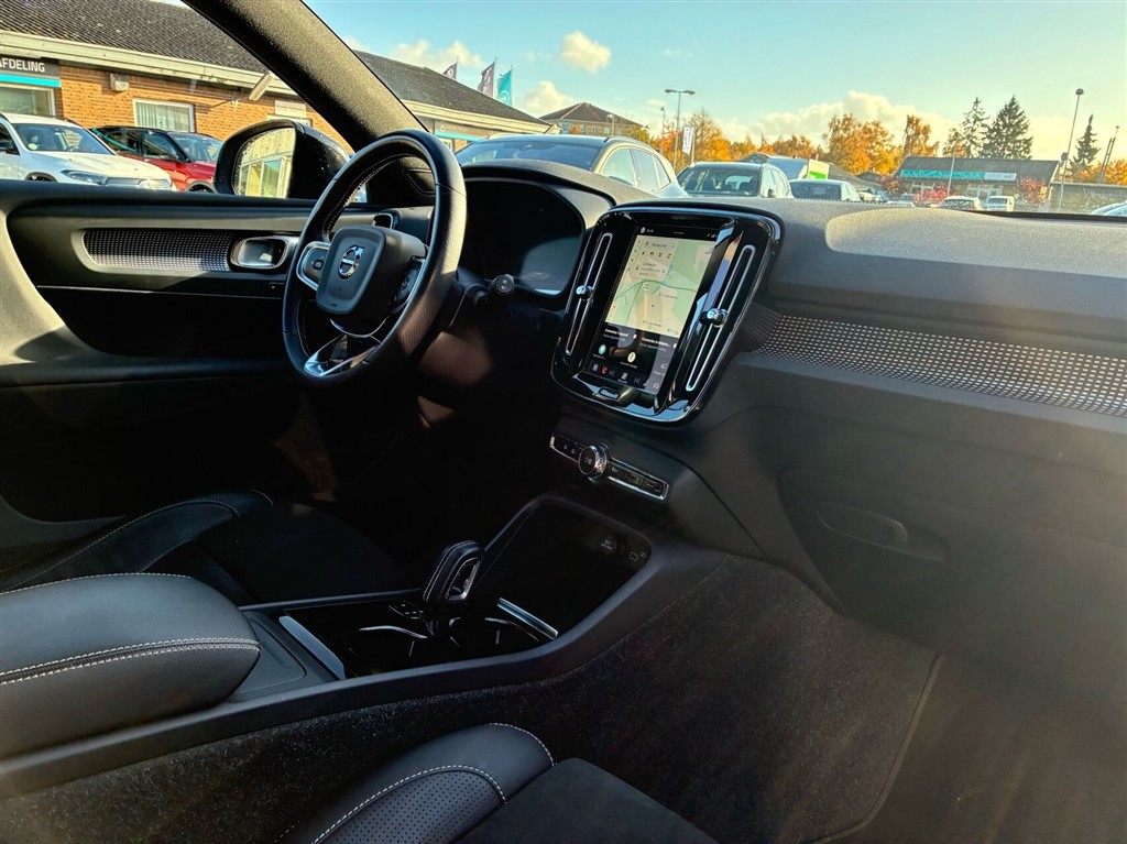 Volvo XC40 P8 Recharge Twin Plus AWD 408HK 5d Aut. - Image 3