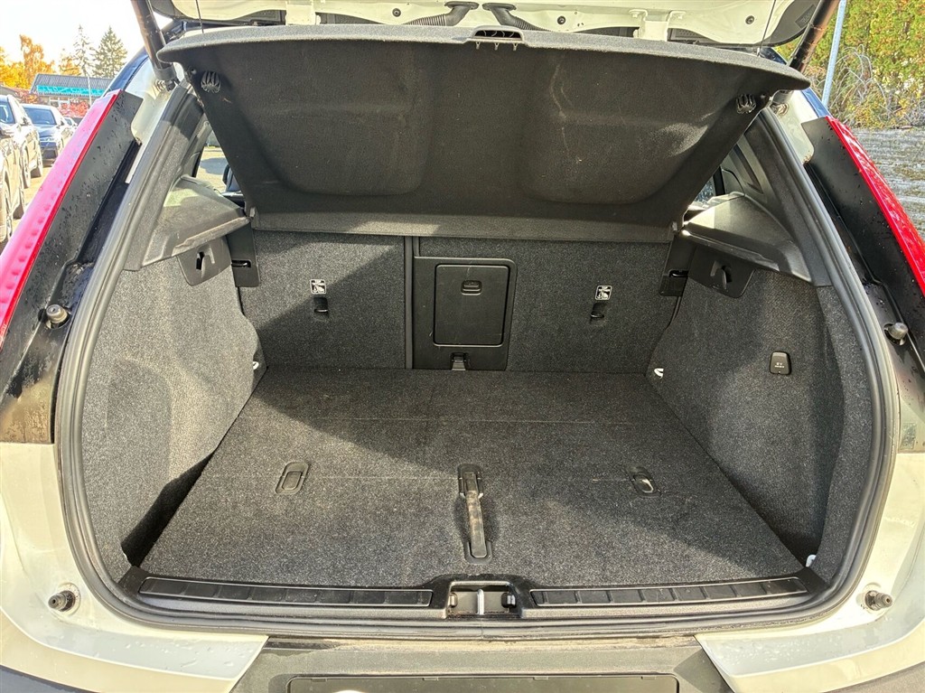 Volvo XC40 P8 Recharge Twin Plus AWD 408HK 5d Aut. - Image 8